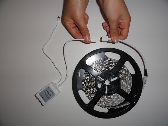 Rallonge câble avec connecteur 4 Broches pour Ruban Bande de LED (5M) :  : Luminaires et Éclairage
